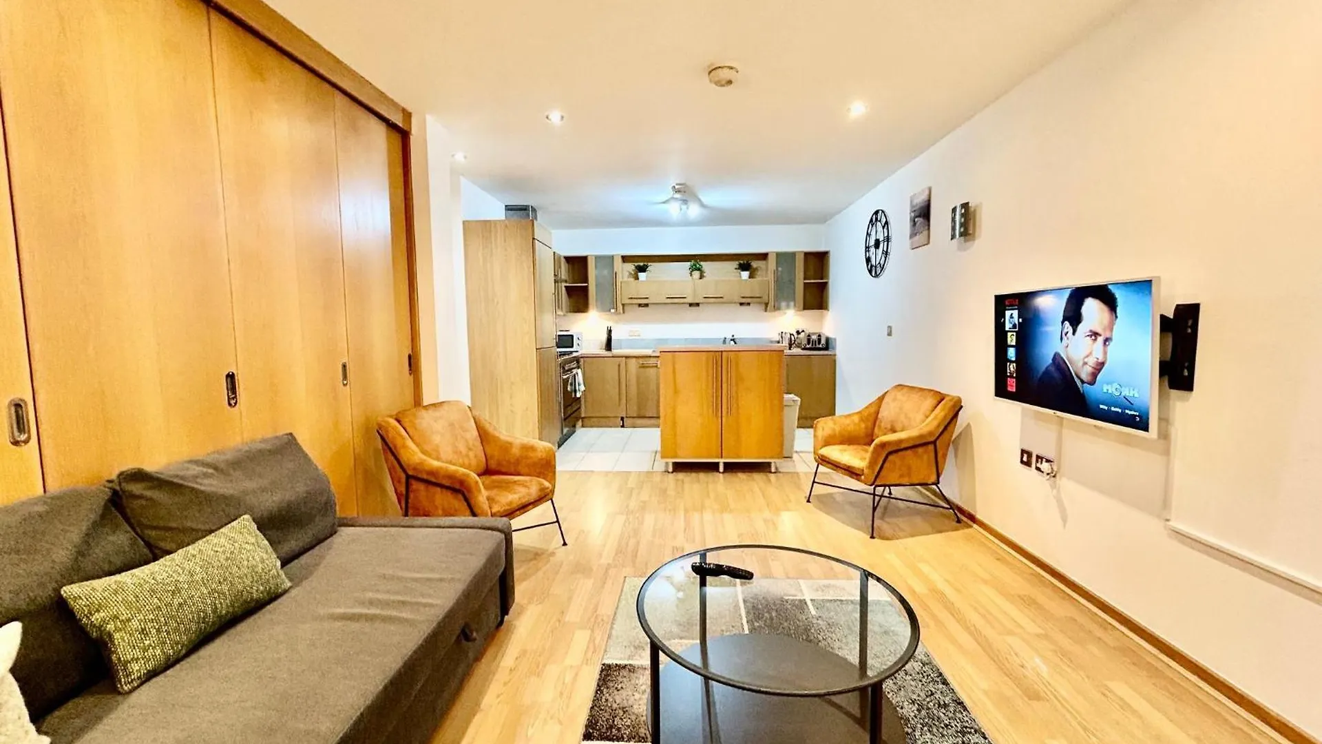 City Centre Apartment, Nr West Quay, Free Parking Southampton 0*,