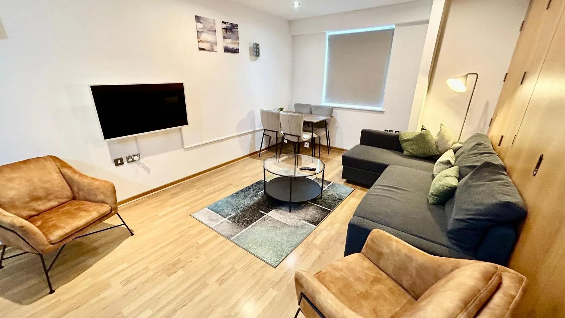 City Centre Apartment, Nr West Quay, Free Parking Southampton 0*,