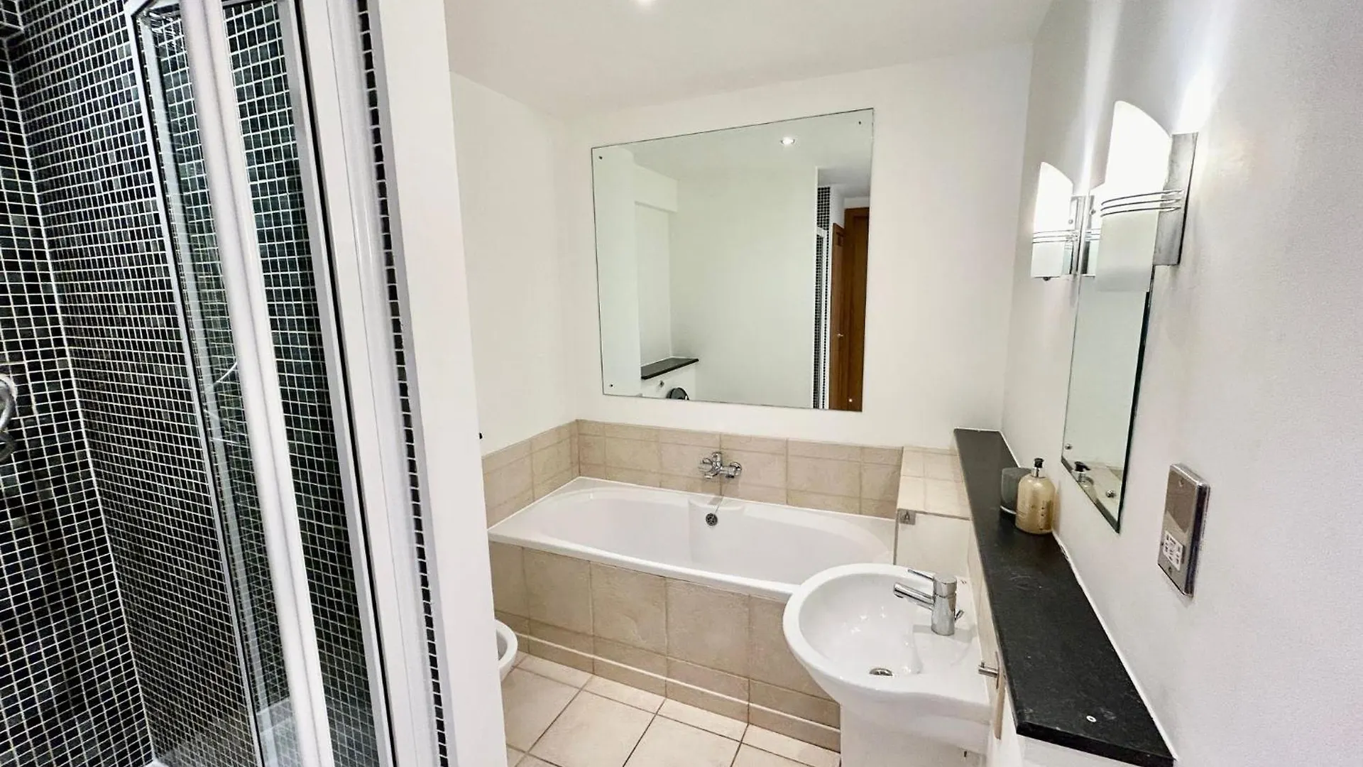 City Centre Apartment, Nr West Quay, Free Parking Southampton Apartment