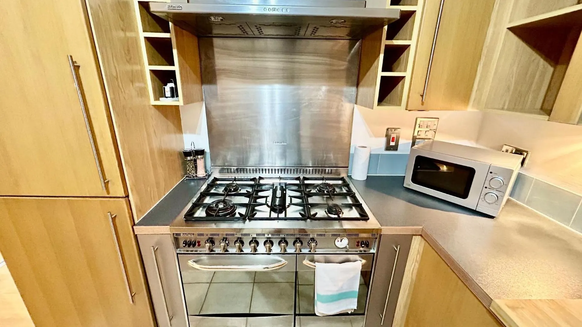City Centre Apartment, Nr West Quay, Free Parking Southampton 0*,  United Kingdom